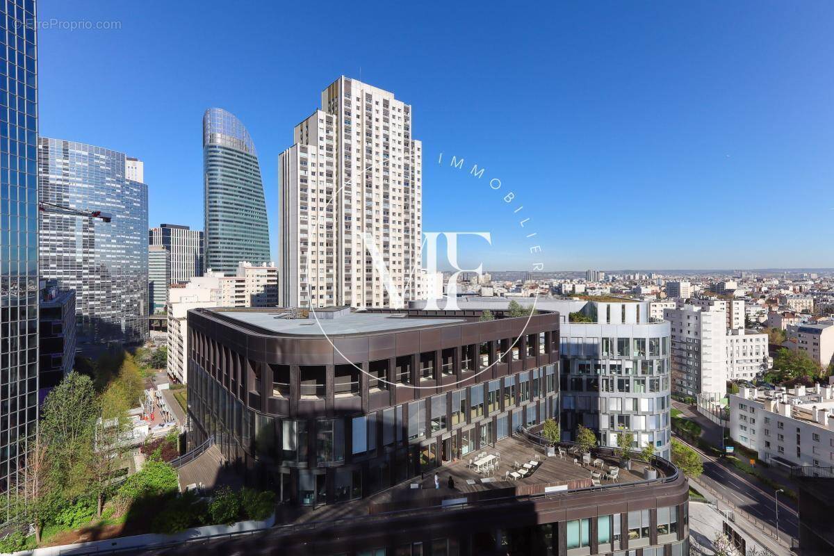 Appartement à COURBEVOIE