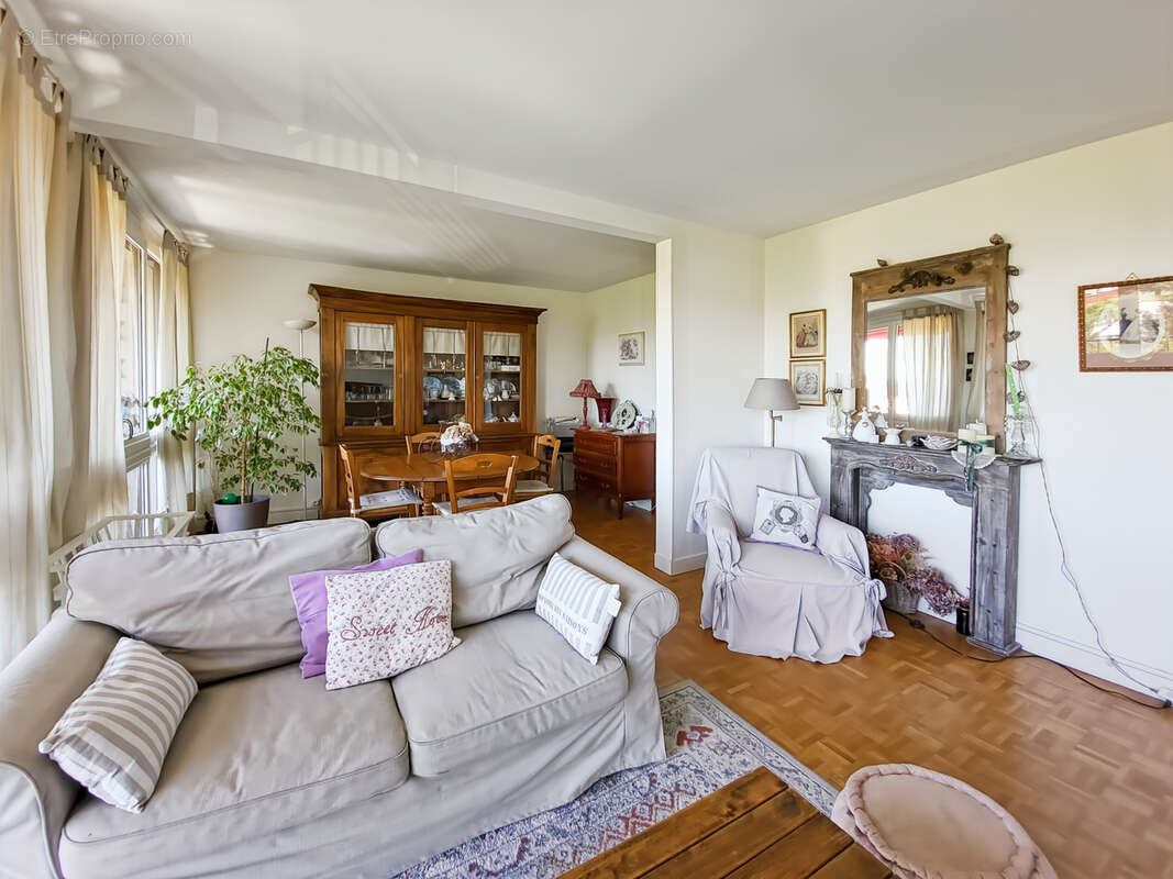 Appartement à CHILLY-MAZARIN