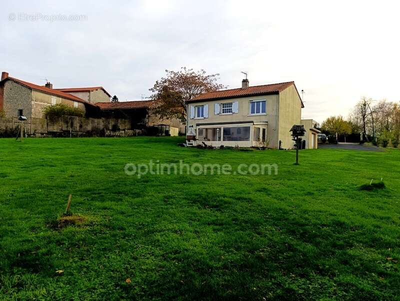 Maison à VERNOUX-EN-GATINE