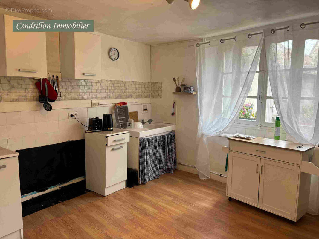 Maison de bourg en pierres, indépendante, 80m2 habitable de suite, avec cour et atelier. - photo 18