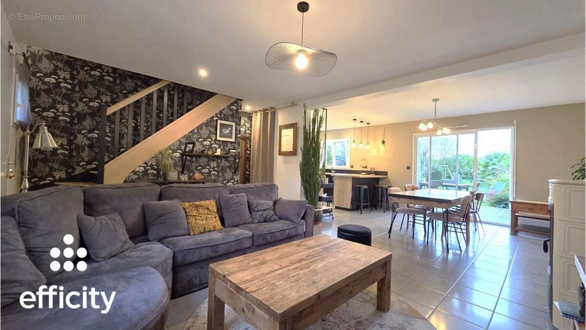 Maison à BOURG-DES-COMPTES