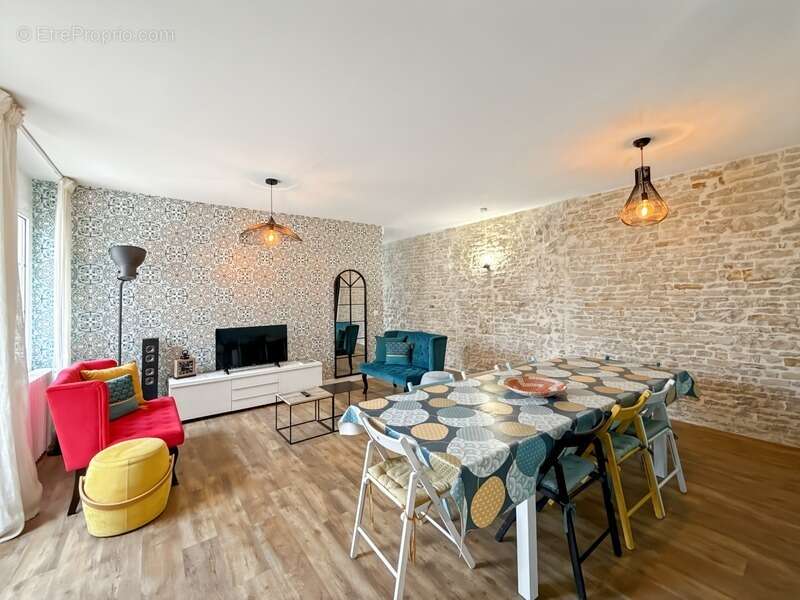 Maison à SAINT-SAUVEUR-D'AUNIS