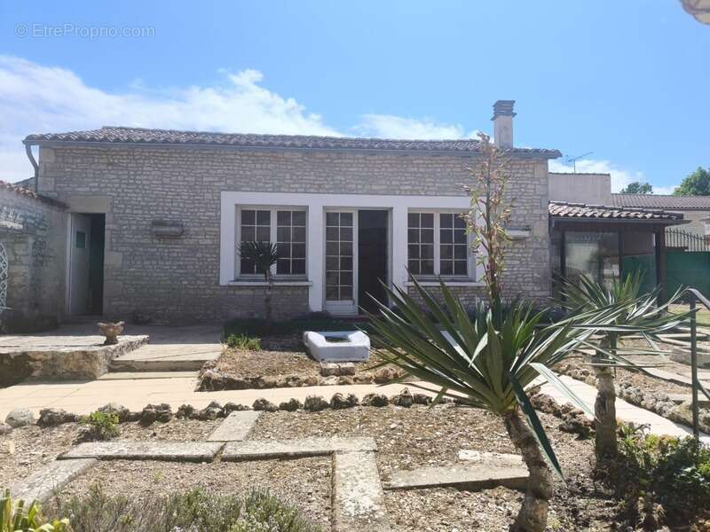 Charme de l'Ancien et volumes Exceptionnels "Maison de Maître à Rénover" - photo 8