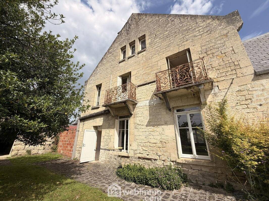 Jolie maison en pierres d'une surface habitable de 128 m² - Maison à ANIZY-LE-CHATEAU