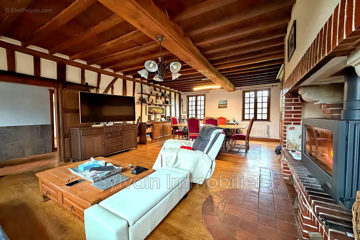 Maison à CREVECOEUR-LE-GRAND