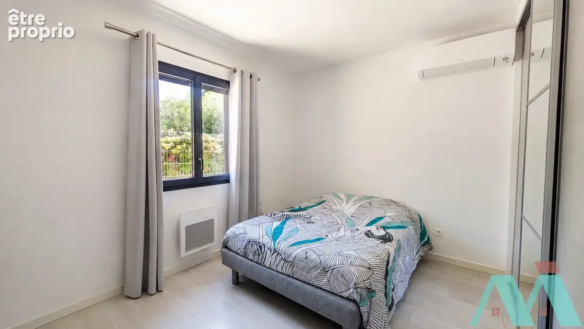 Villa récente 4 pièces plain-pied avec piscine sur terrain 710m2 - photo 11