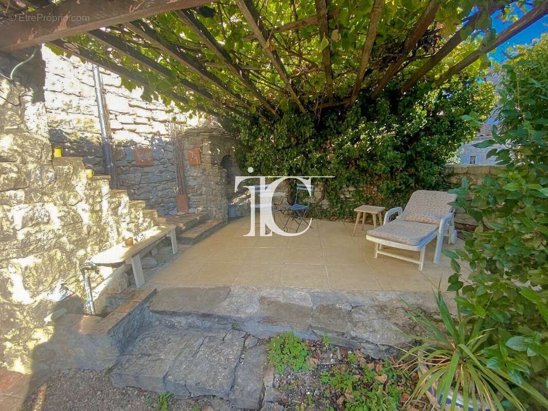 Maison à SAINT-ANDRE-DE-CRUZIERES