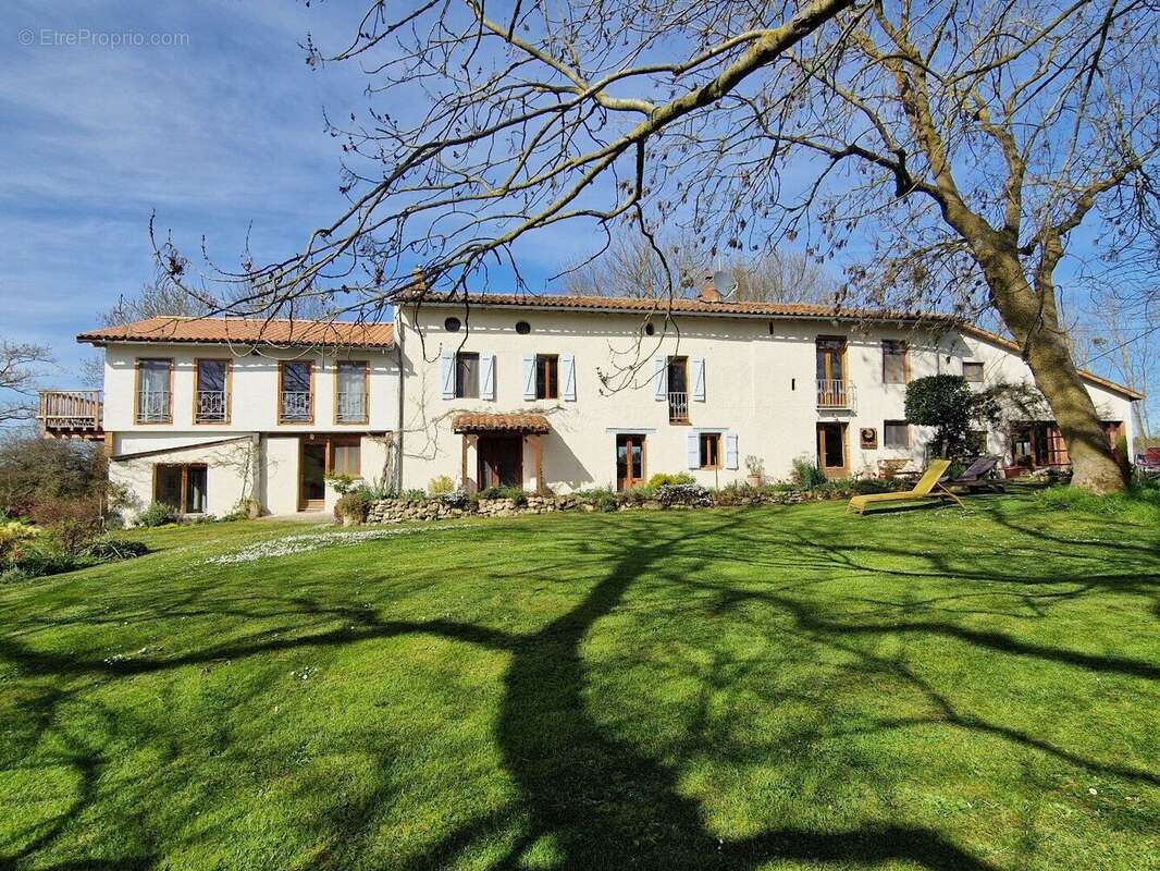 Propriété avec piscine sur environ 1,5 Ha de terrain - photo 5