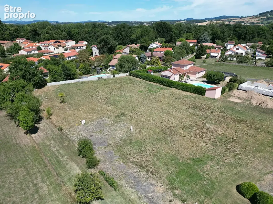 Terrain à PARENTIGNAT