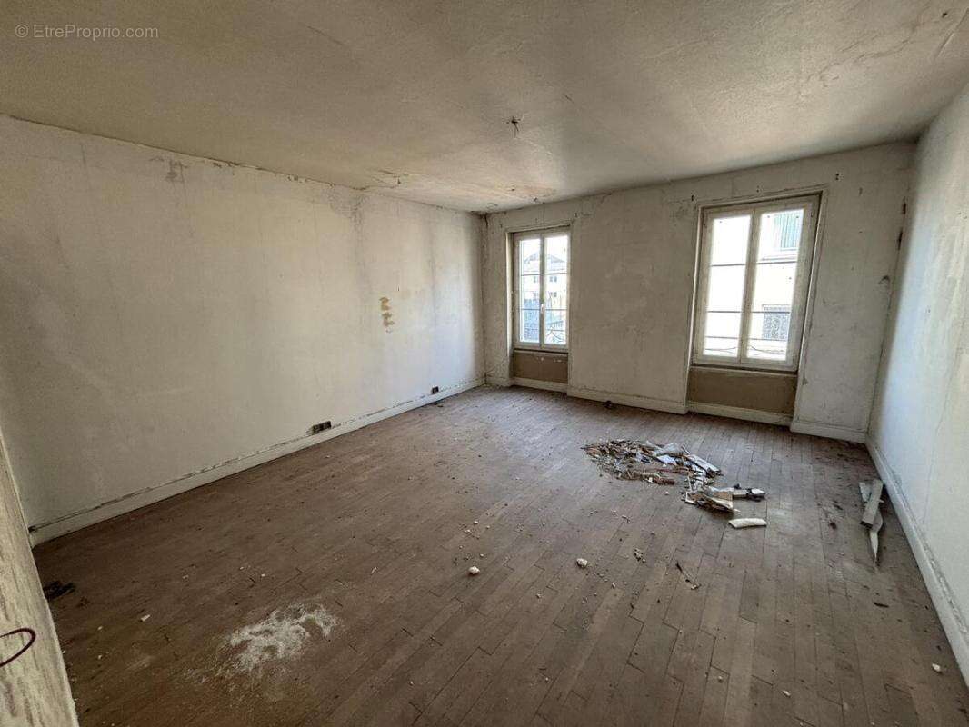 Appartement à COMMENTRY