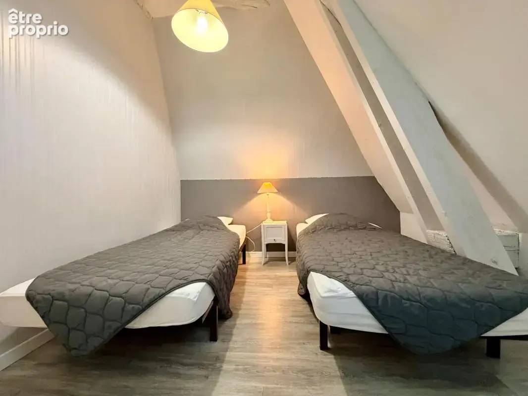 Trois maisons en pierre, piscine et étang - photo 21