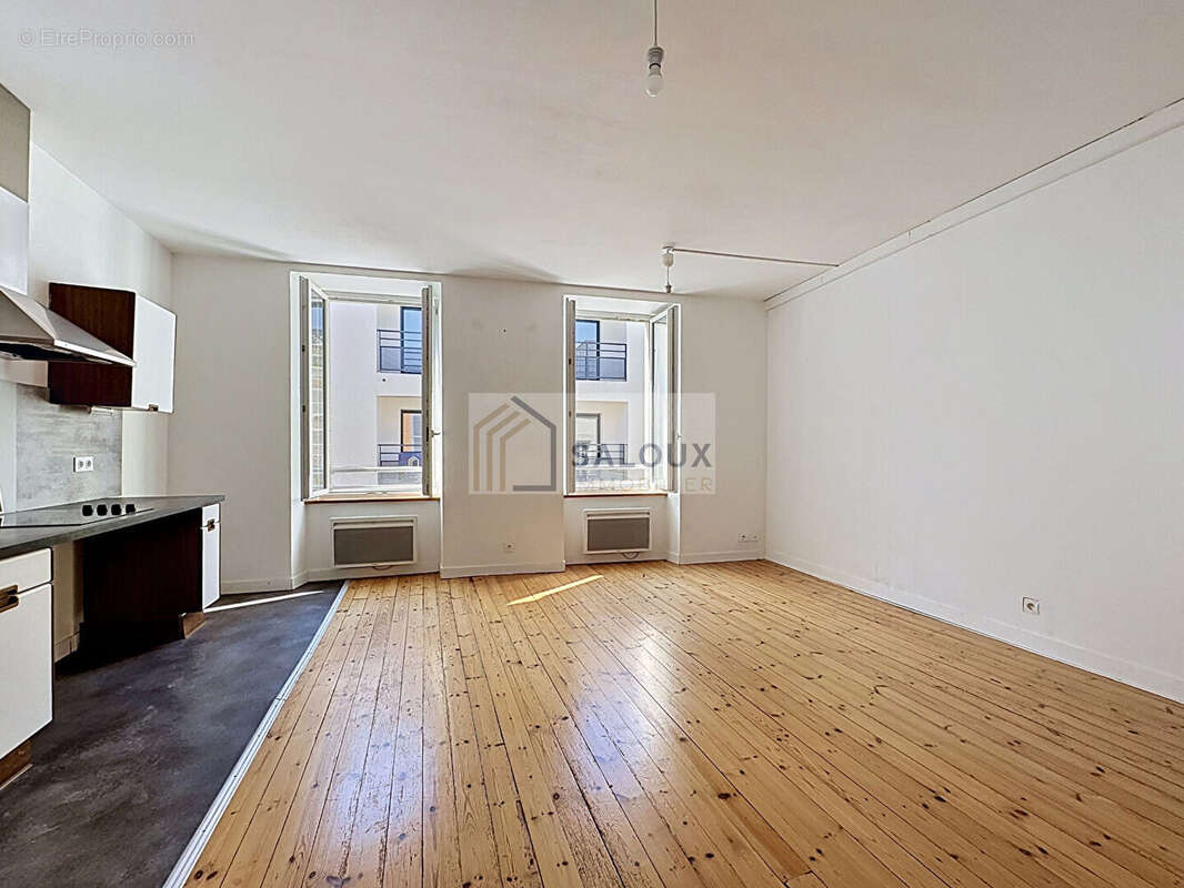 Local commercial Muzillac 65 m2 + Appartement T3 bis duplex de 75 m² - photo 4
