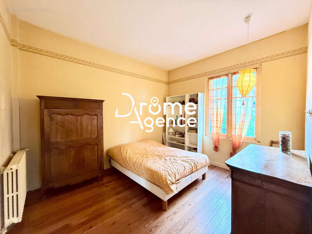 Maison 159 m² à Bourg-Les-Valence  - photo 6
