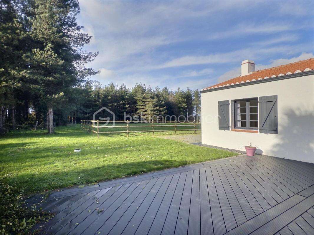 Saint-gervais – maison familiale de plain-pied, 3 chambres, bureau et terrain piscinable de 4 000 m² - photo 12