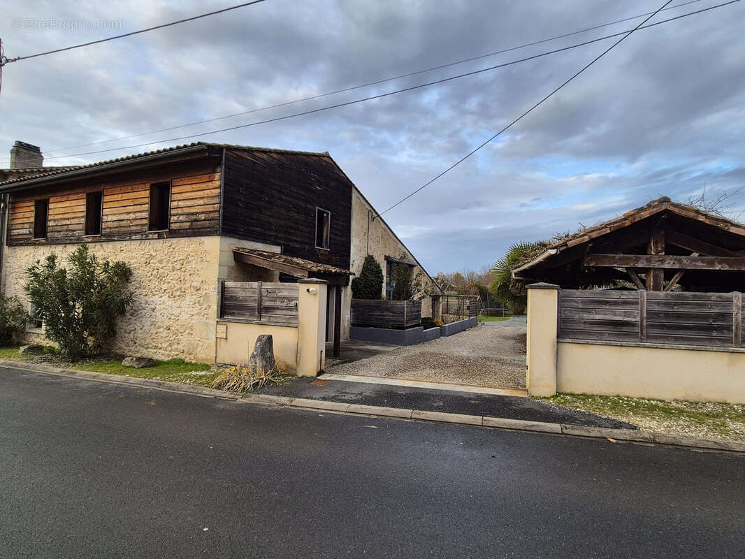 Maison à BELLEBAT