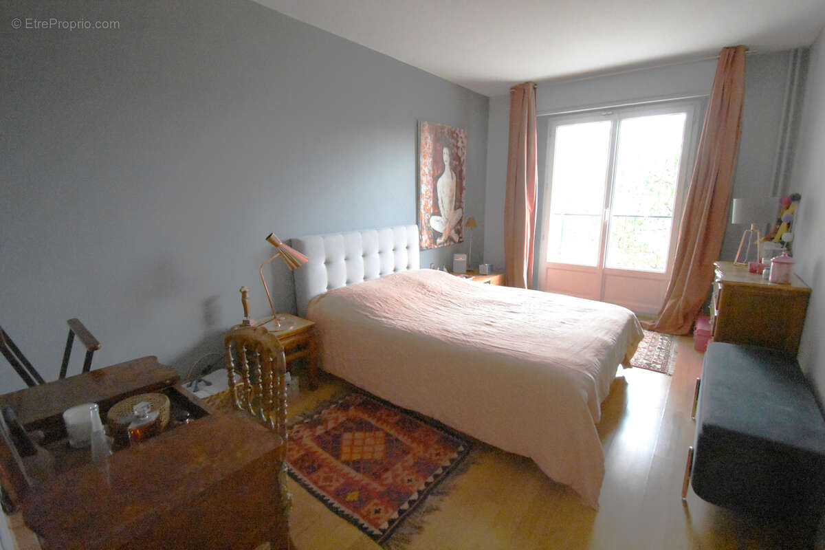Appartement à VILLE-D'AVRAY