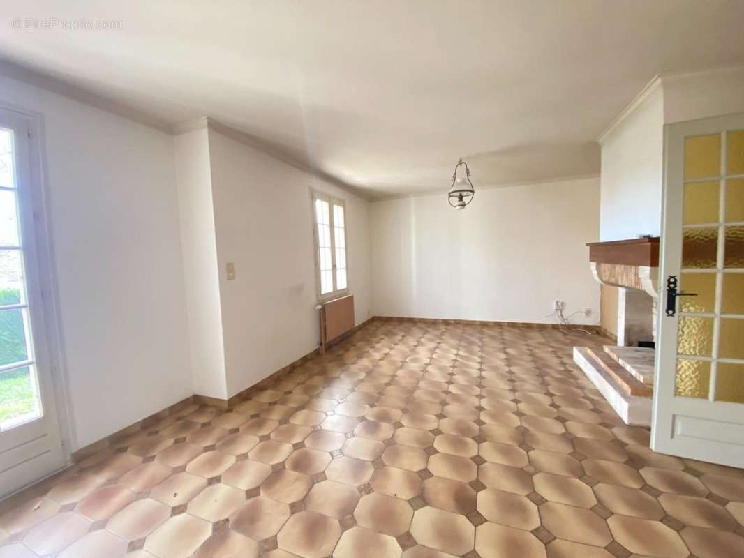 Maison à BELLEGARDE