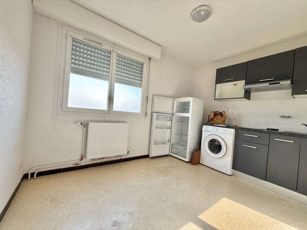 Appartement T 1 - dernier étage avec ascenseur - cave - parking privatif extérieur - photo 5