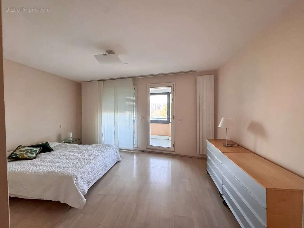 Appartement à SAINT-LAURENT-DU-VAR