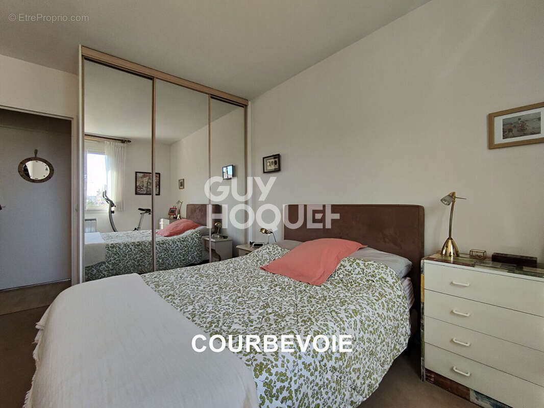 Appartement à COURBEVOIE