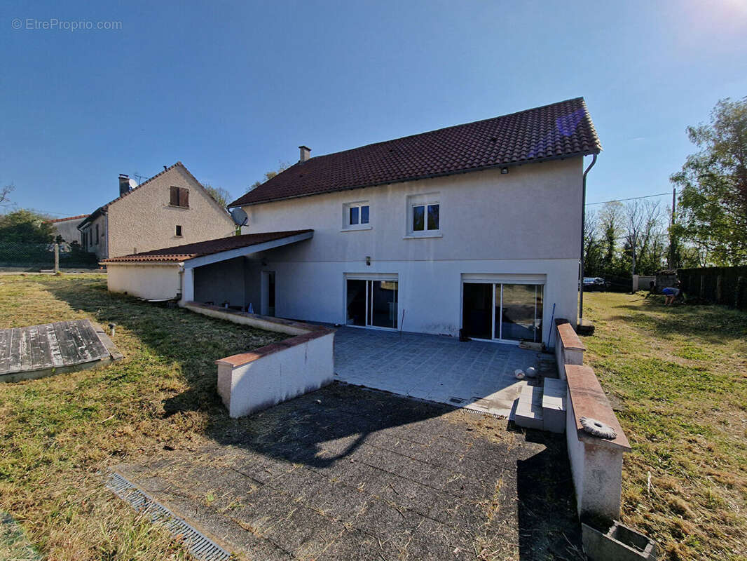 Maison à COUSSAY-LES-BOIS