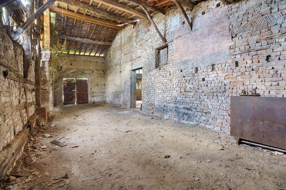 Grange aménageable 156m² - Pont-de-Veyle centre village - photo 4