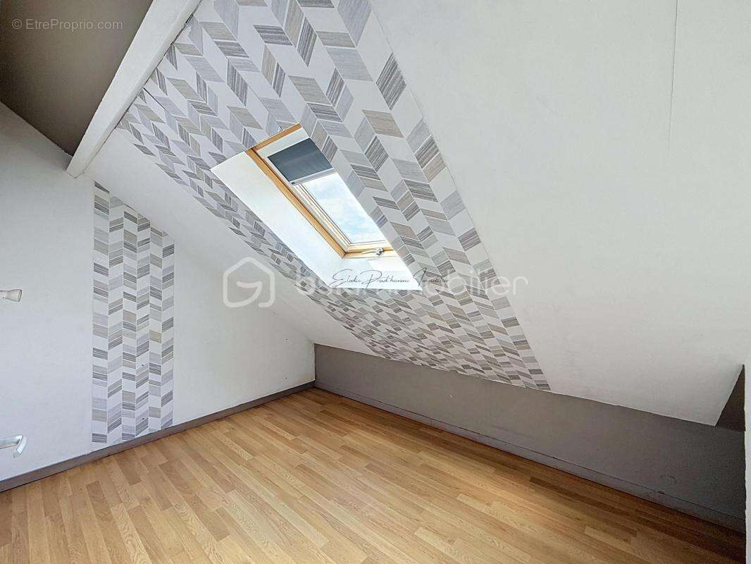 Maison familiale de 103 m² avec 4 chambres, jardin clos et sous-sol complet - photo 11