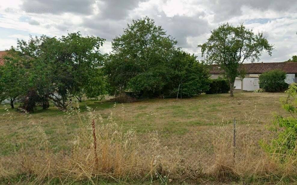 Terrain à ITEUIL
