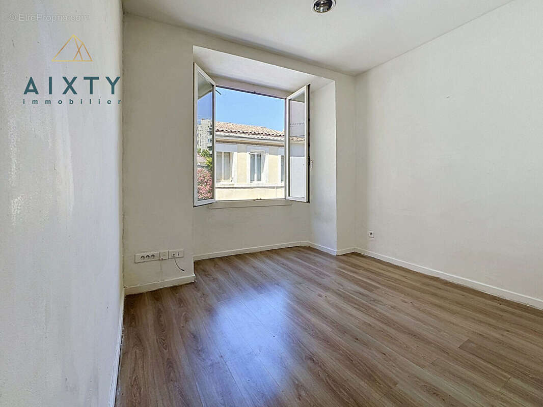 Appartement à MARSEILLE-5E