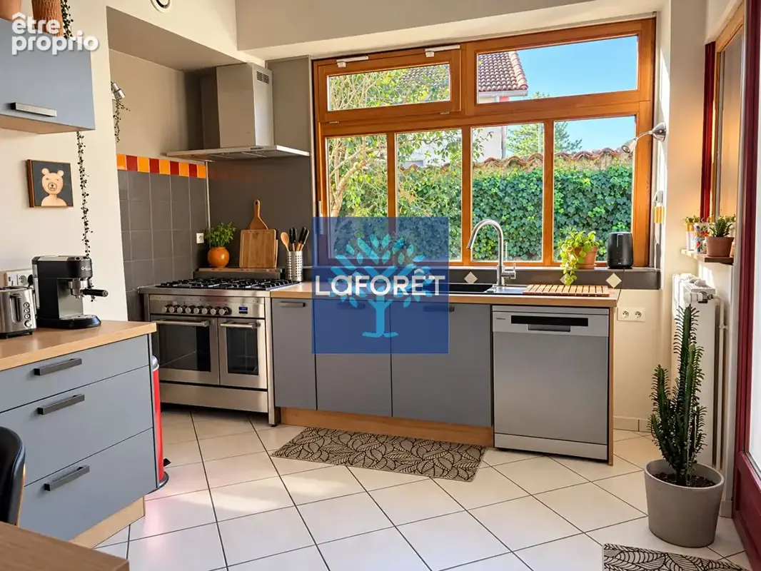 Champdieu- maison 199 m² -4 chambres- grande pièce de vie -terrain - photo 3