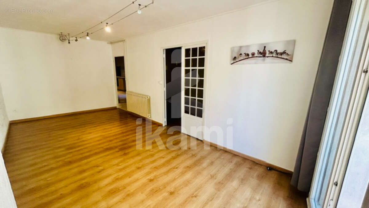En vente à Tournon-Sur-Rhône : grand appartement avec terrasse - photo 8