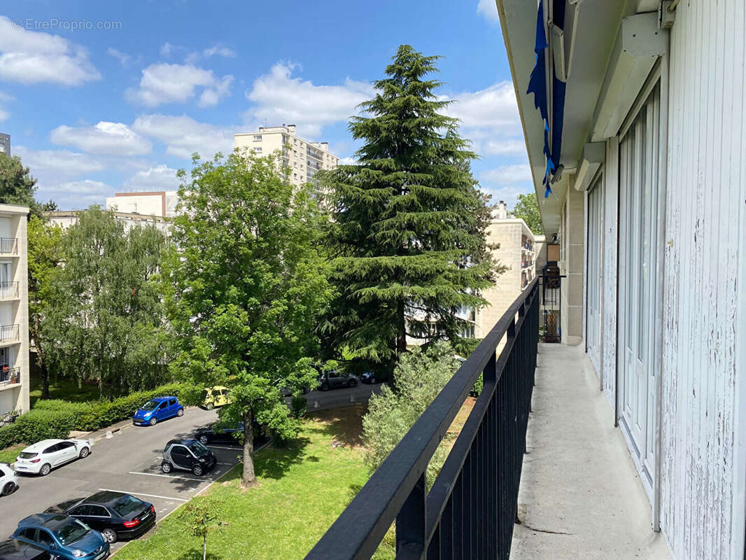 Appartement à ROSNY-SOUS-BOIS