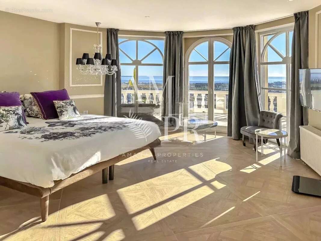 Maison à MANDELIEU-LA-NAPOULE