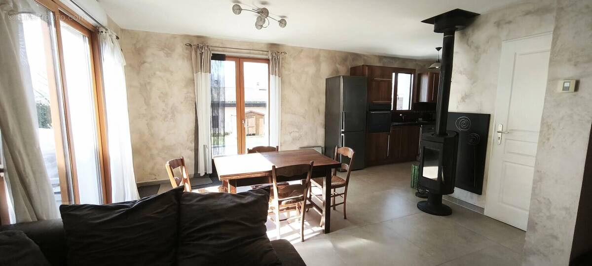 Appartement à POISY