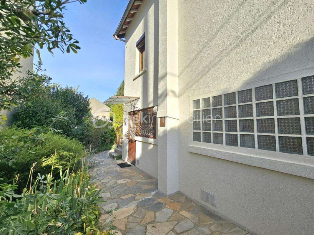 Pavillon possible 2 logements et 4 chambres 156m² garage jardin 340m² - photo 4