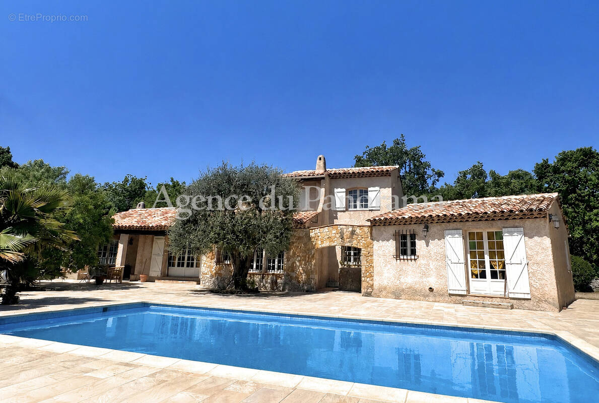 Maison à SAINT-CEZAIRE-SUR-SIAGNE
