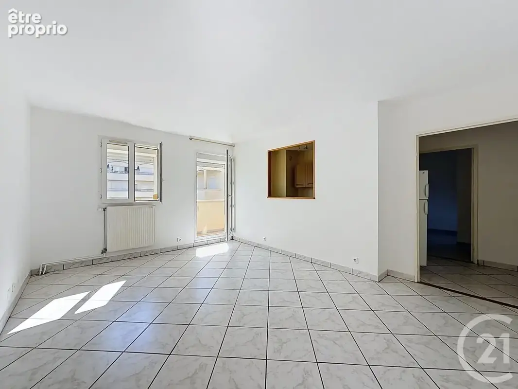Appartement 4 pièces 74 m² à vendre à Chartres (28000) - photo 2