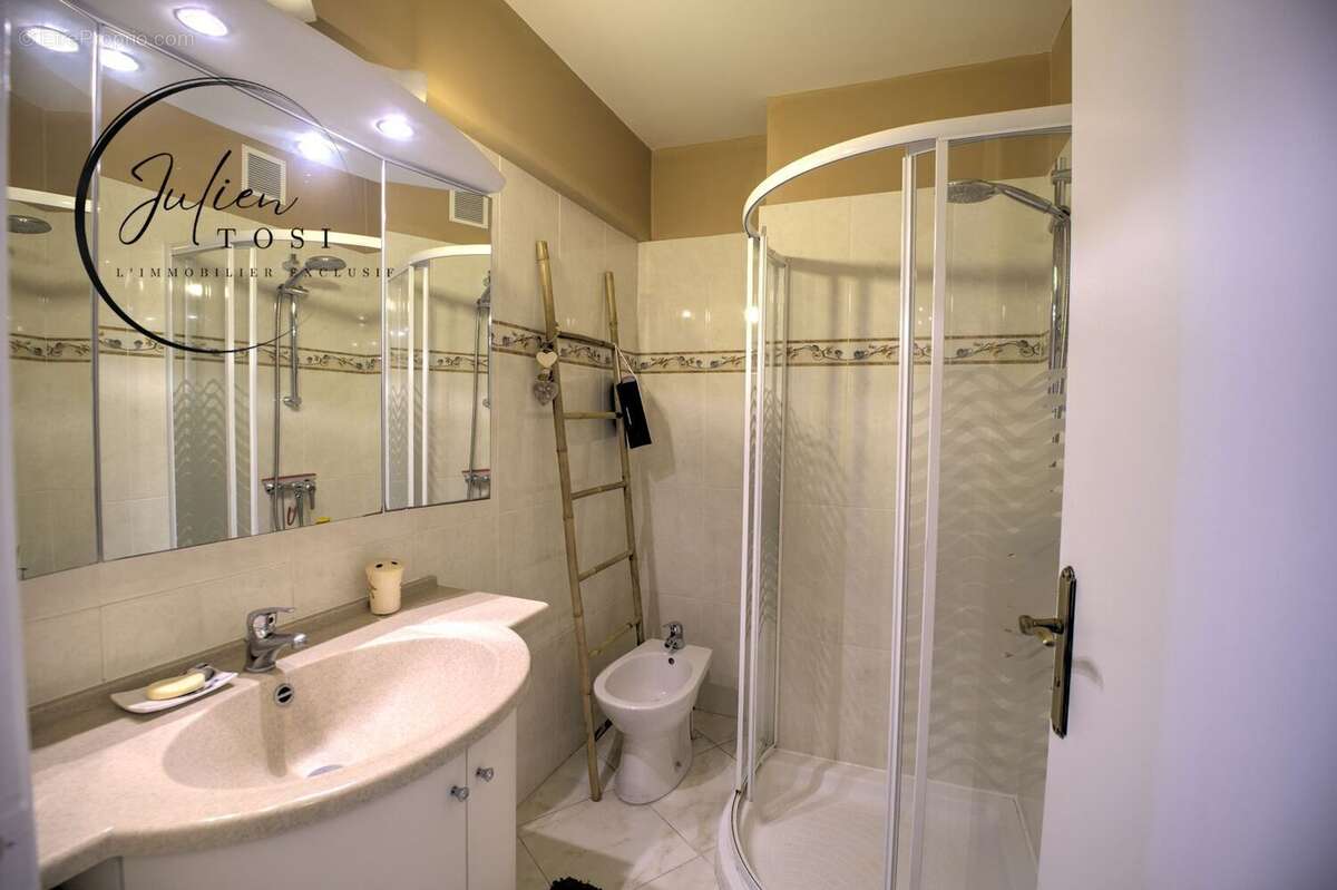 Appartement à VALLAURIS