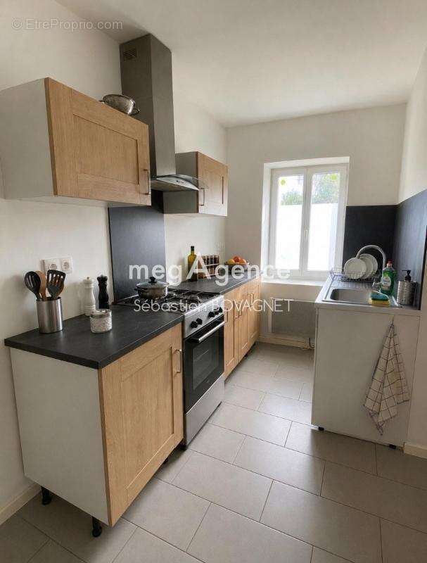 Maison avec une chambre de plein pied, garage et jardinet - photo 4