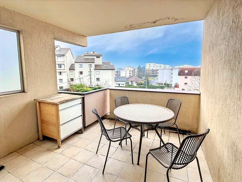 Appartement à AMBILLY