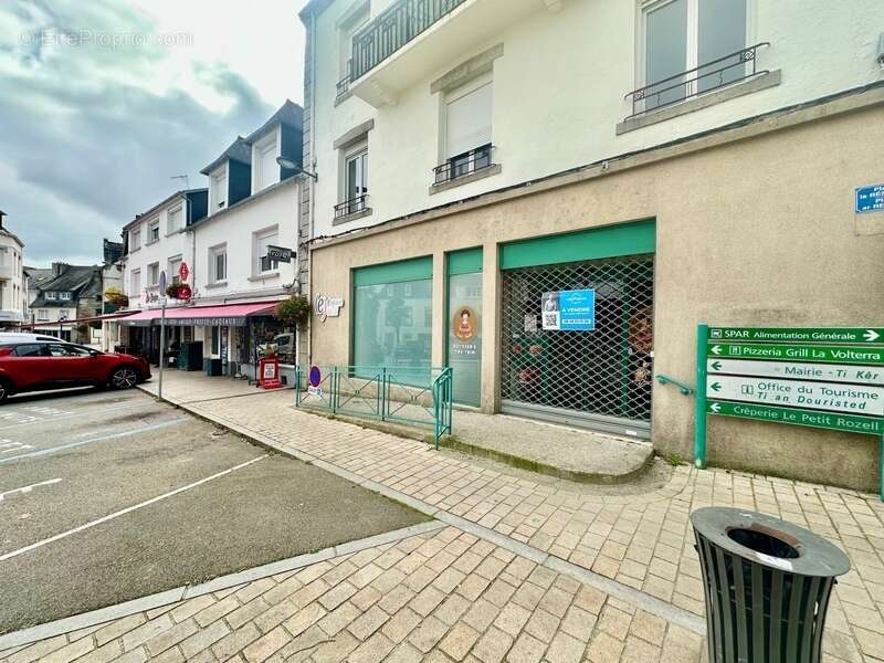 Commerce à CHATEAUNEUF-DU-FAOU