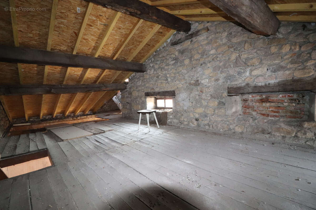 Maison à DESAIGNES