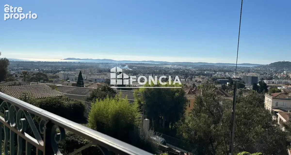 Hyeres centre secteur prisée avec superbe vue mer: haut de villa - photo 2