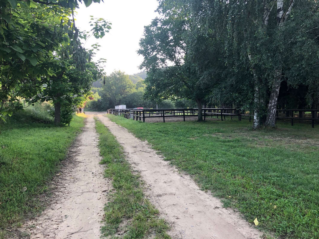 Maison à SEMUR-EN-VALLON