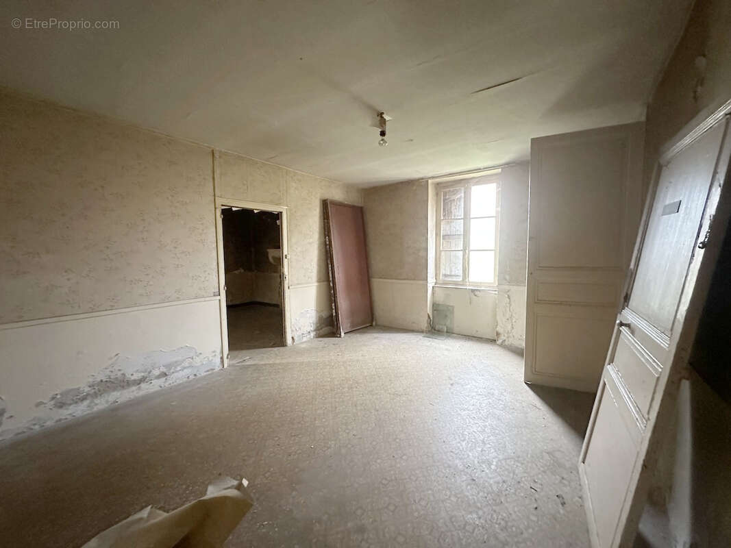 Maison à BOURG-LE-COMTE