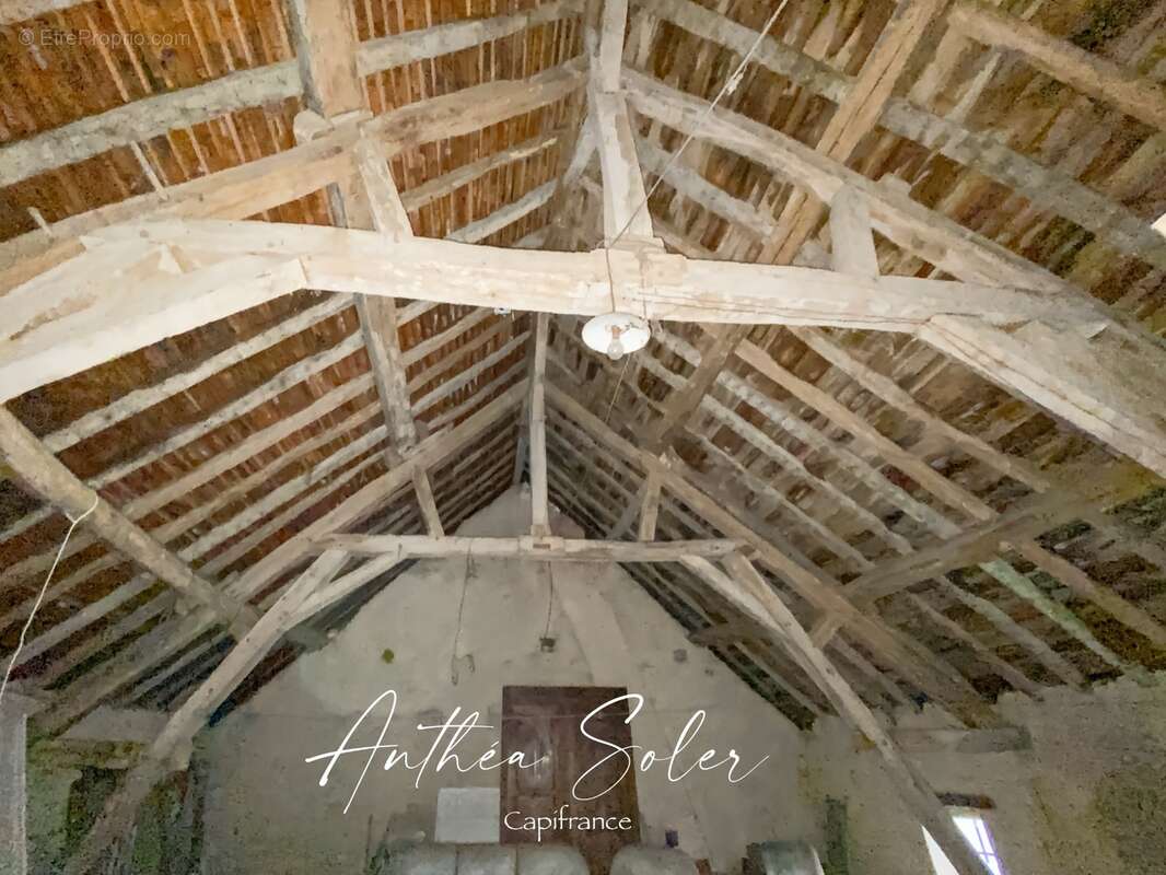 Maison à rénover avec grange et terrain - photo 4