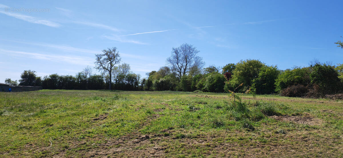 Terrain à PARFOURU-SUR-ODON