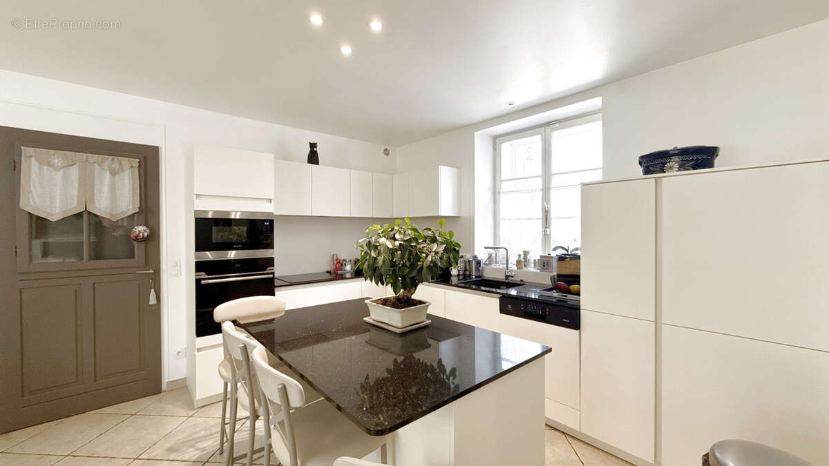 Maison à VULAINES-SUR-SEINE