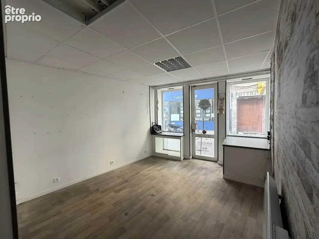 Auxerre centre-ville - Local professionnel avec vitrine - photo 1