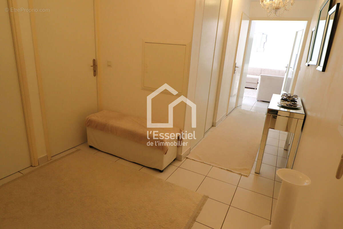 Appartement à CHANTELOUP-LES-VIGNES